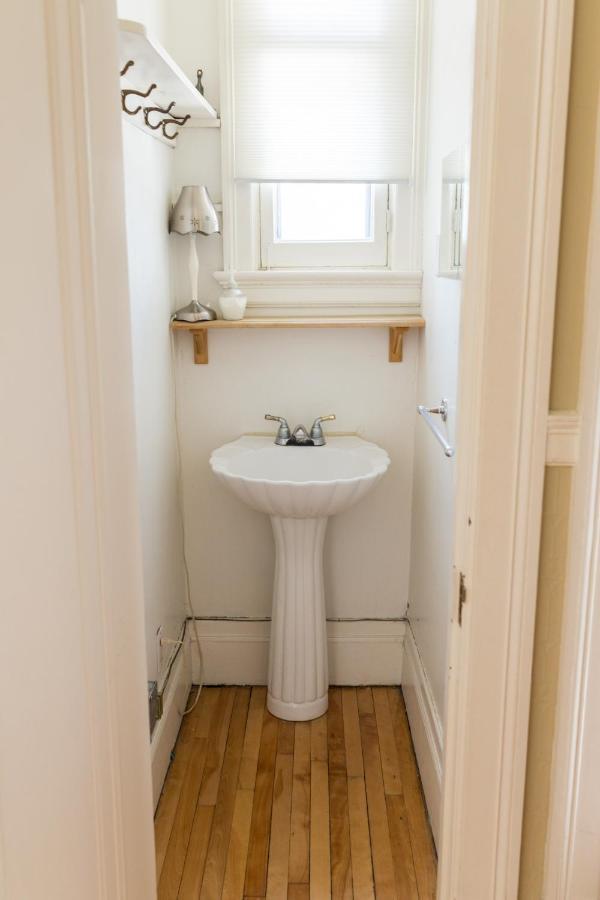 Le 9 Et Demi Bed & Breakfast Montréal Dış mekan fotoğraf